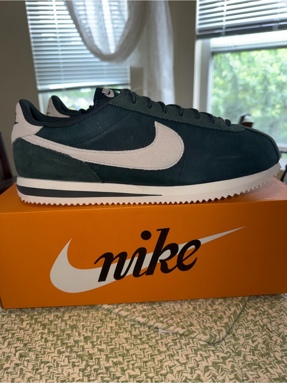 Nike Cortez PRM men’s Sneaker in Dark Green & White size 11 new!!
